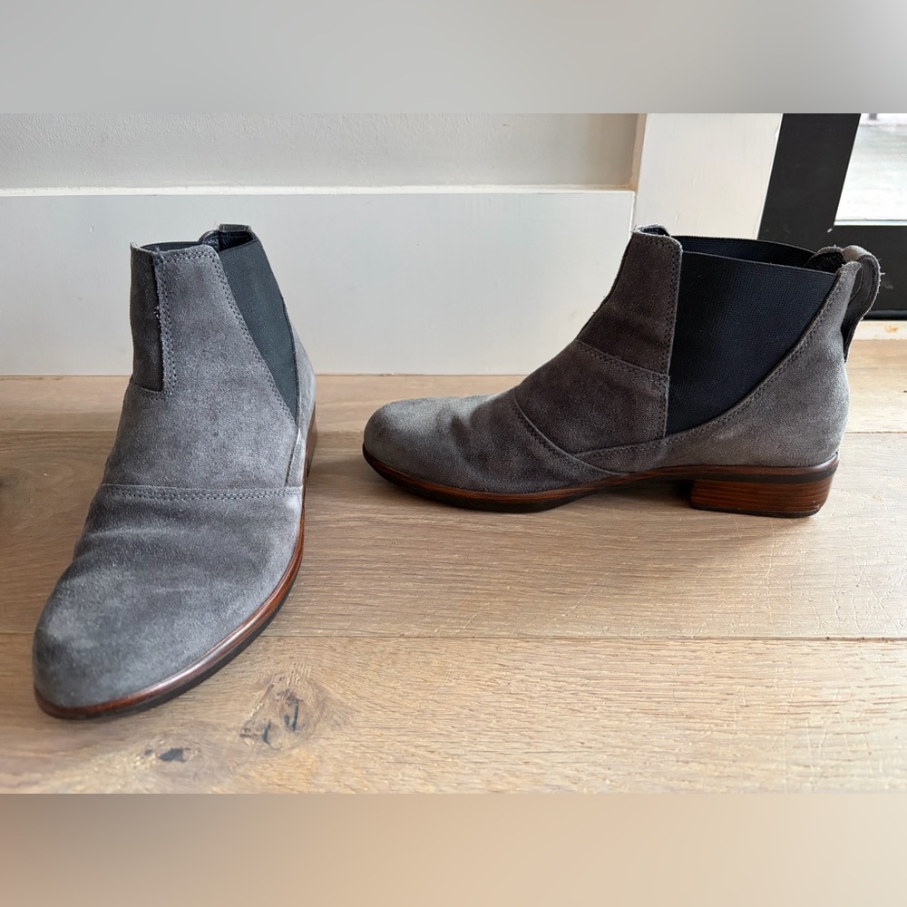 Naot Ruzgar Chelsea ankle boot gray suede - size 39 US 8